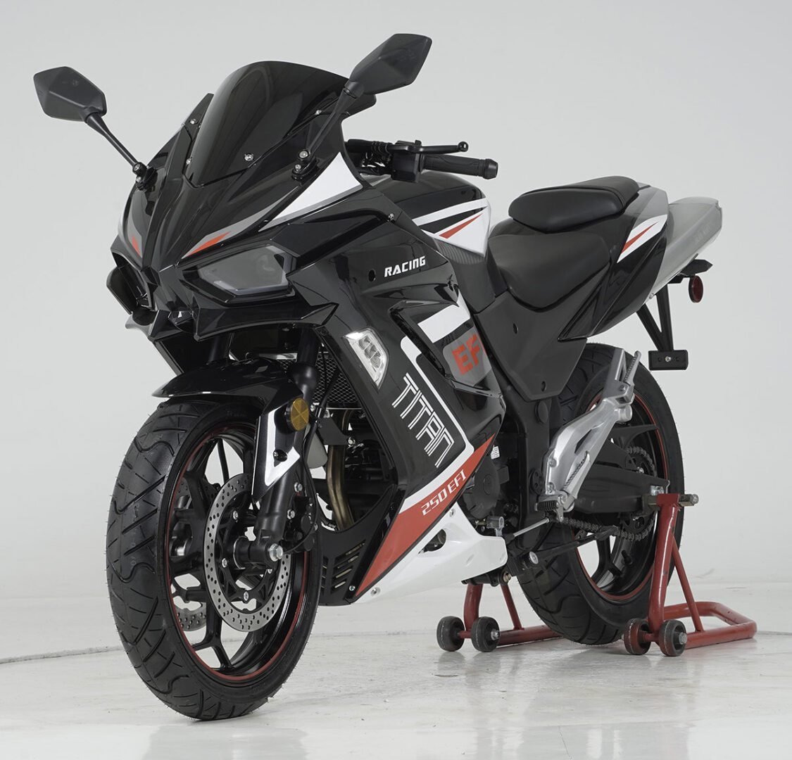 Vitacci Titan 250 EFI Motorcycle, 6-Speed Manual, Single Cylinder, Oil-Cooled with Balancer