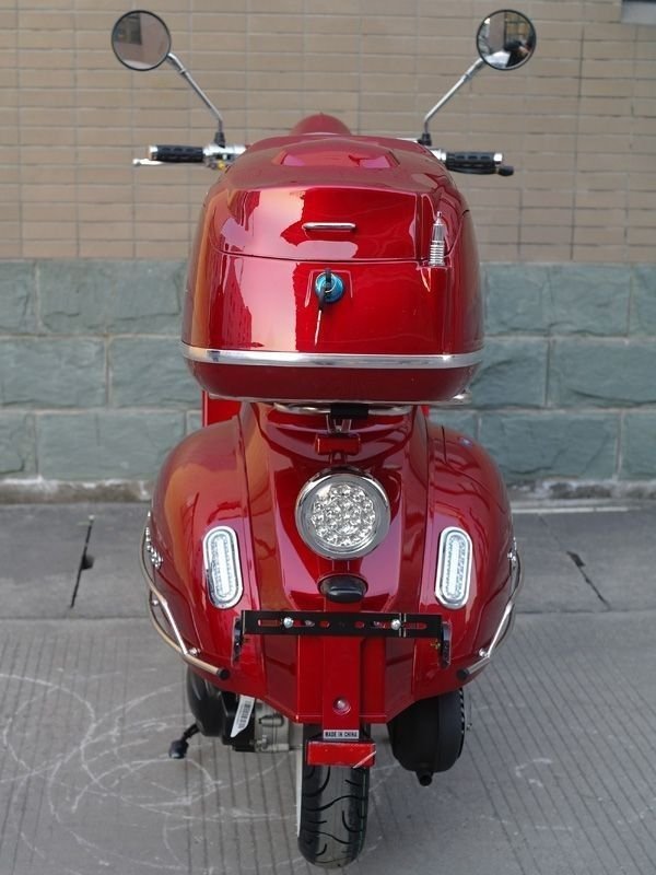 Dongfang Romeo 200cc Retro Moped Scooter, Automatic CVT, High-Power Engine - Image 7